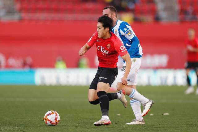 斯诺克世锦赛：赵心童首轮击败海菲尔德