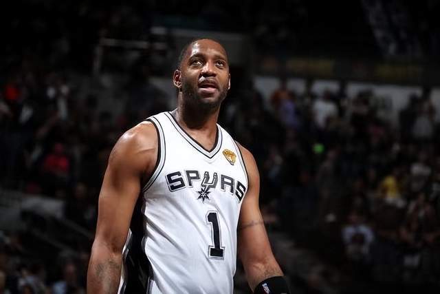 累坏了！杜兰特左小腿拉伤 至少伤停两周时间